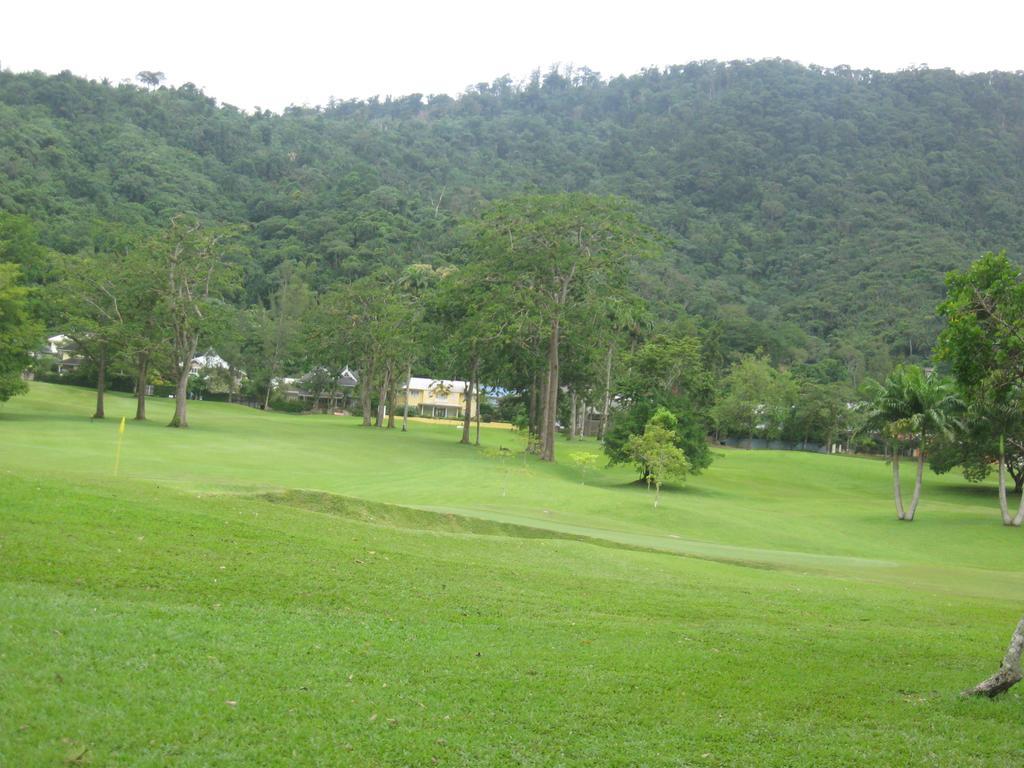 Monique'S Guest House Maraval Exteriör bild